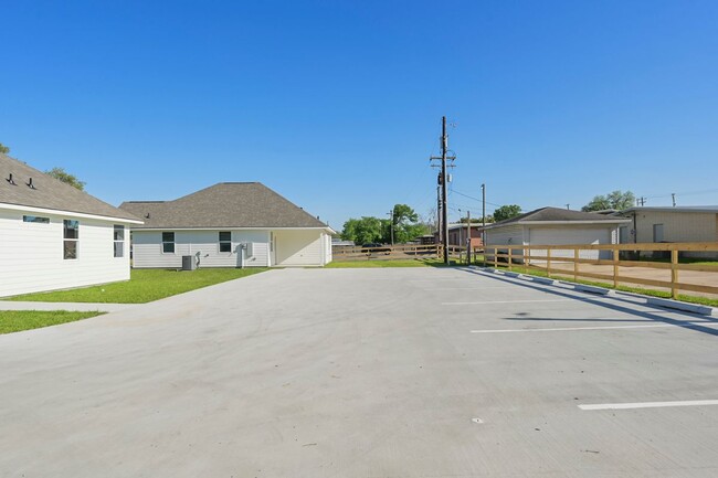 Building Photo - 1510 Echols St