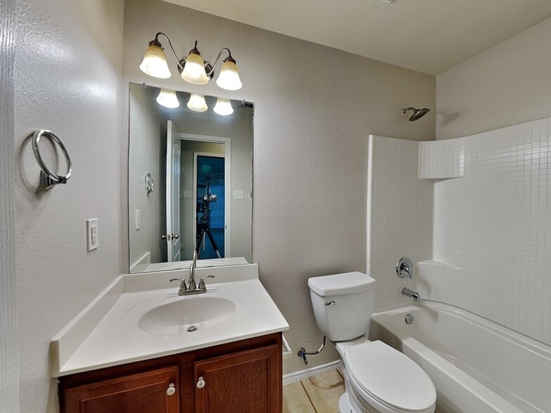 Building Photo - 219 Stable Dr