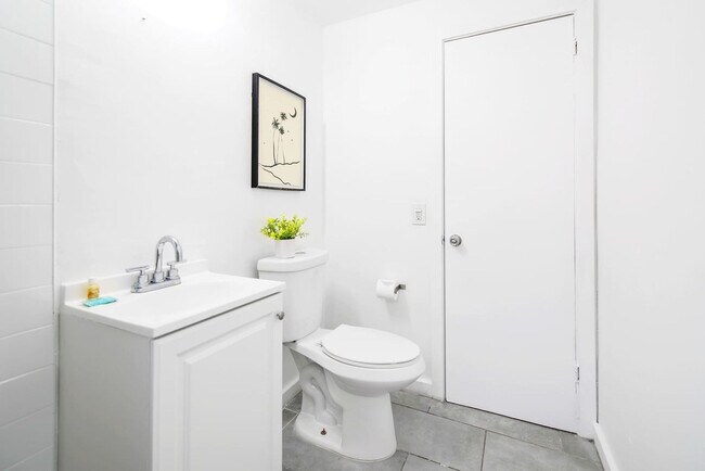 Building Photo - 515 NE 82nd St