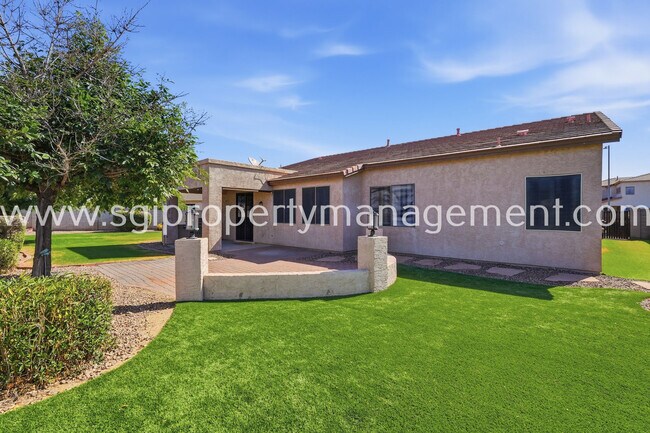 Building Photo - 12442 N 82nd Ln