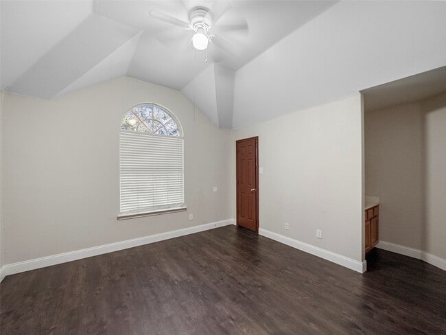 Building Photo - 9943 Red Cedar Dr