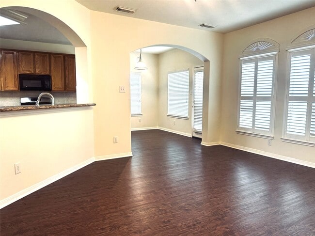 Building Photo - 3623 Pine Valley Dr