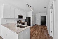 Building Photo - 525 Parkway Dr NE