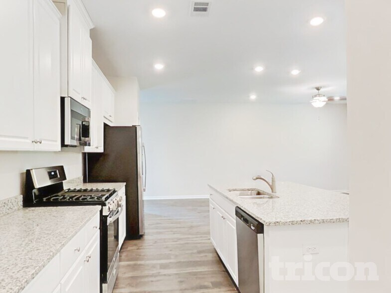 Building Photo - 200 Chapelcrest Ln