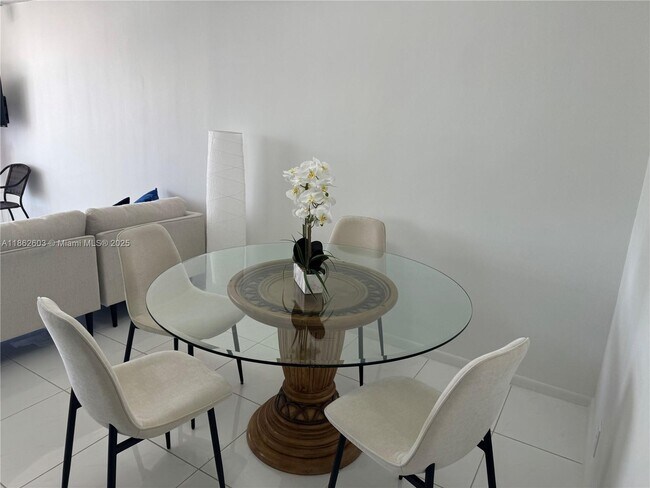 Building Photo - 3113 S Ocean Dr