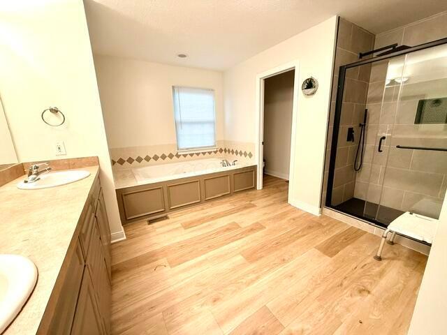 Building Photo - 9460 Santa Clara Cir