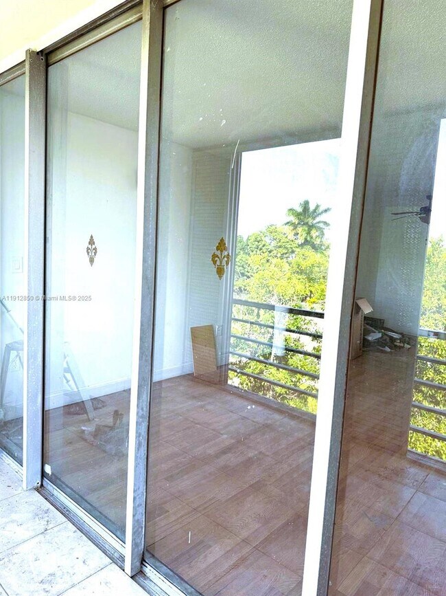 Building Photo - 1401 NE 191st St