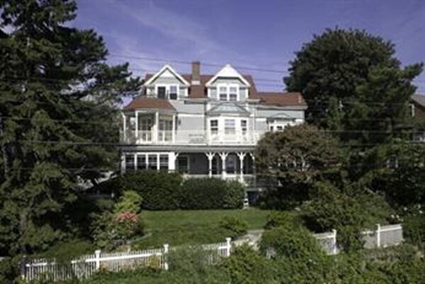 Building Photo - 30 Waldron St