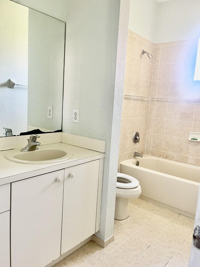 Building Photo - 521 Princess Dr