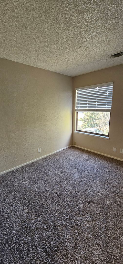 Building Photo - 715 Mikkelsen Dr