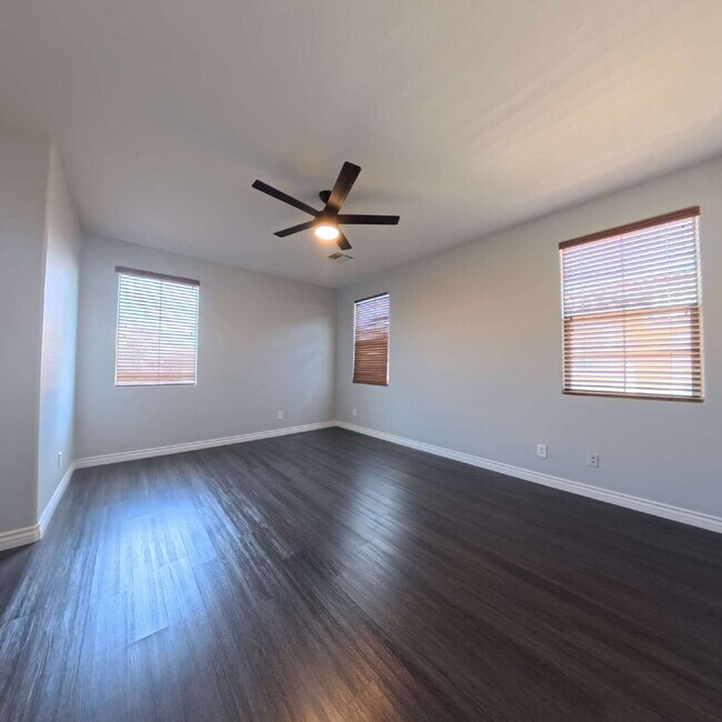 Building Photo - Spacious 2-bed 2-bath with Attached Car Garage at Tripoly!