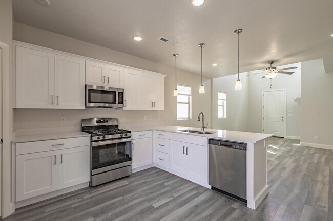 Building Photo - 548 N 550 W
