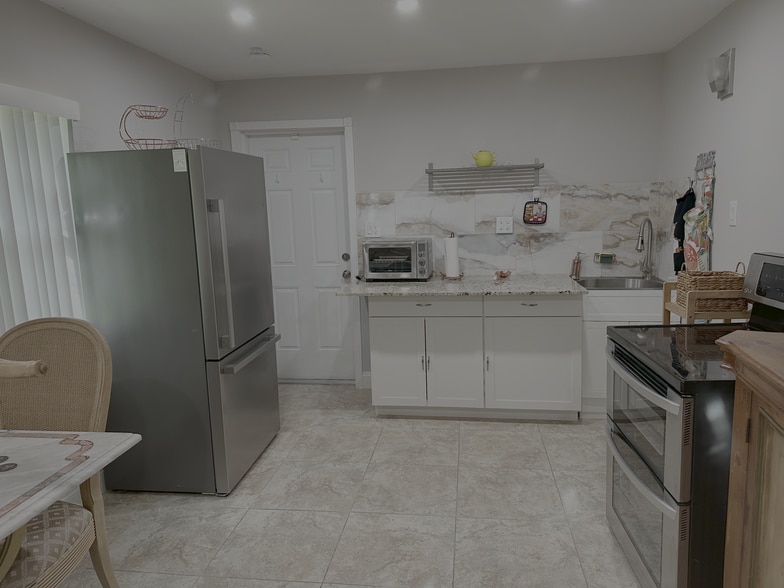 kitchen - 493 Castle Dr