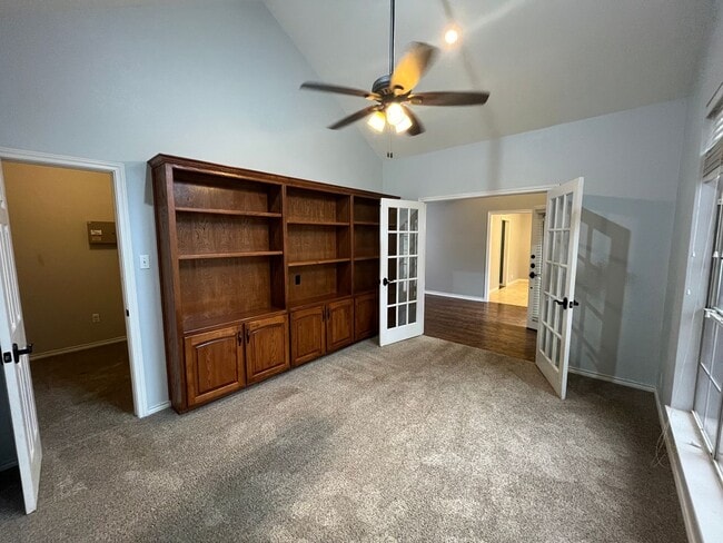 Building Photo - Mill Creek Executive Home Overlooking Golf Course at 17th Tee