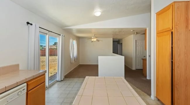 Building Photo - 3 BEDROOM APPLE VALLEY HOME