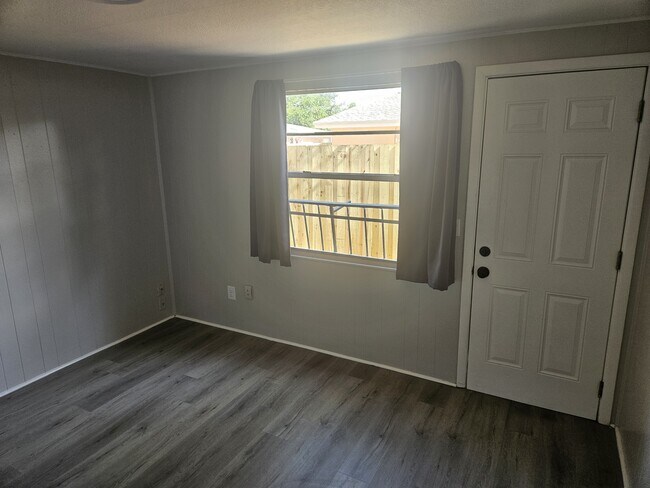 Building Photo - 612 Dogwood Ct