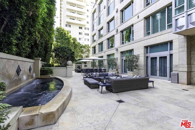 Building Photo - 10727 Wilshire Blvd