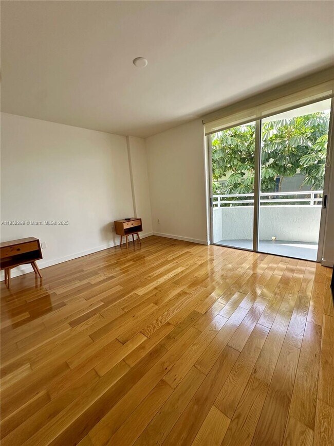 Building Photo - 9156 Collins Ave