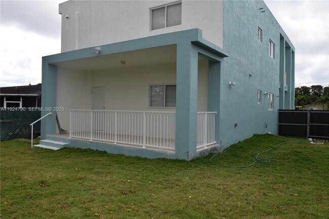 Building Photo - 435 SW 78th Ct