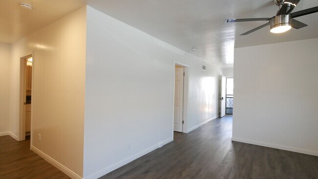 Building Photo - 5547 Mary Lane Dr