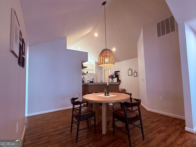 Building Photo - 3050 Orchard Ridge Cir