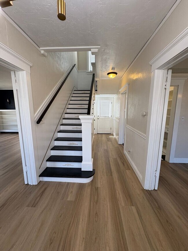 Building Photo - Beautiful 2 Story home Available coming soon!, pet friendly!