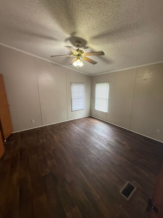 Building Photo - 554 Bowens Mill Hwy