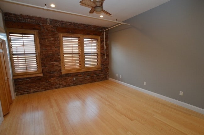 Building Photo - 27 Fayette St