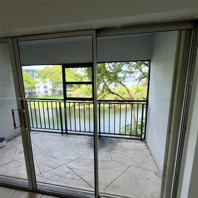 Building Photo - 8775 Park Blvd