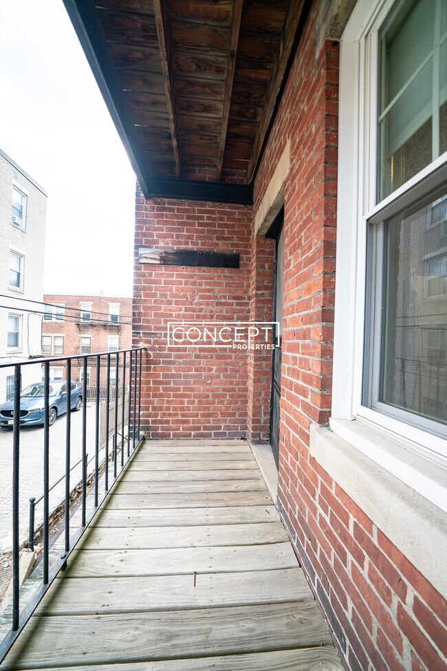 Building Photo - 56 Selkirk Rd