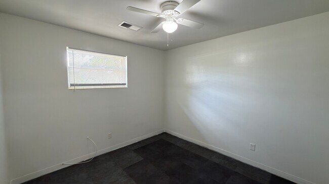 Building Photo - 1635 Memminger Ave