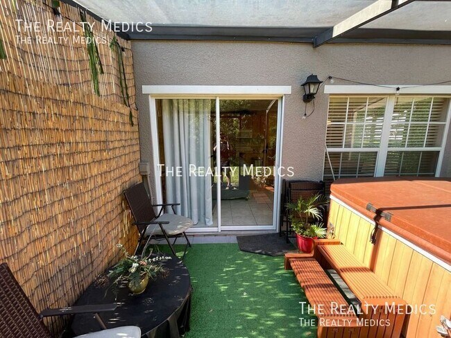 Building Photo - 2390 Caravelle Cir