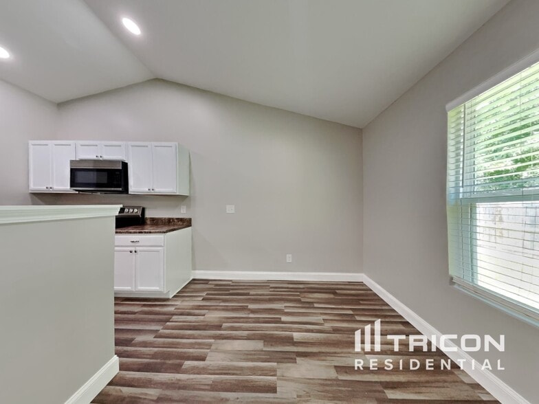 Building Photo - 19 Summerwood Ln