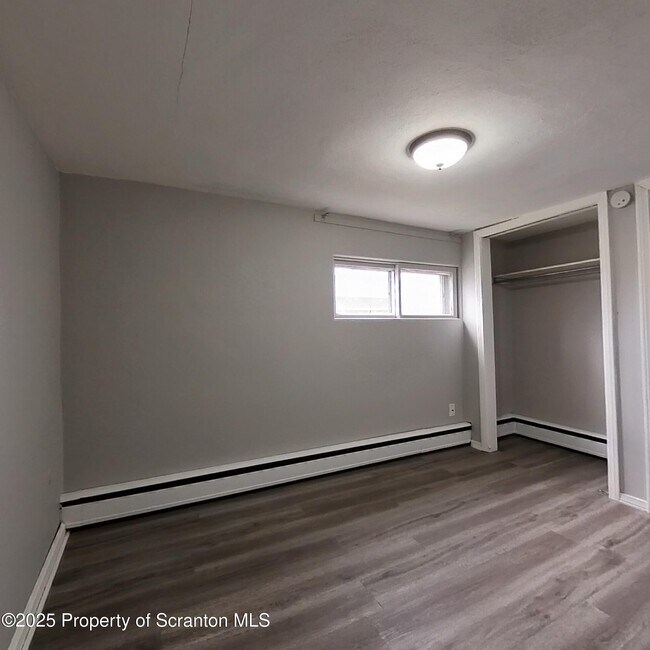 Building Photo - 37 Hickory St