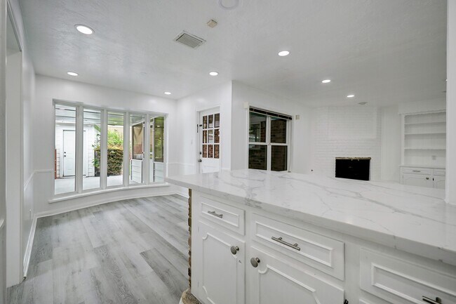 Building Photo - 9807 Braewick Dr