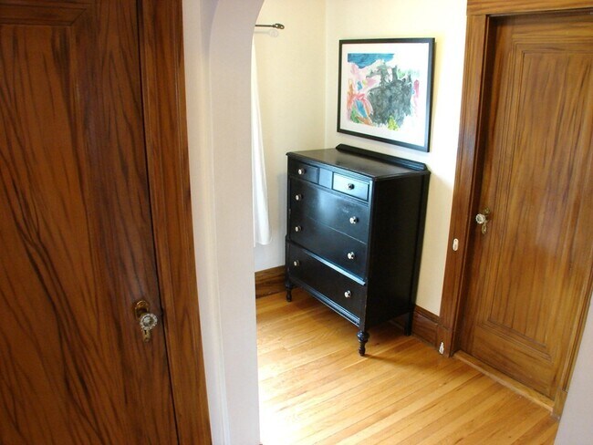 Building Photo - 128 Brooks Ave