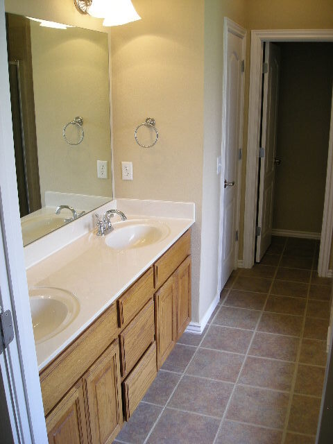 Building Photo - 833 SW 40th St