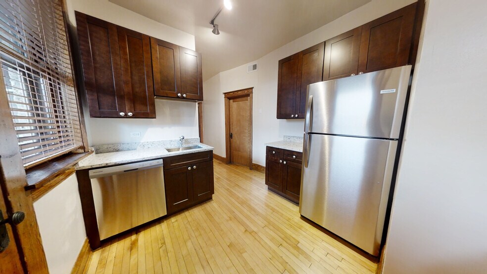 Building Photo - 3767 N Lakewood Ave