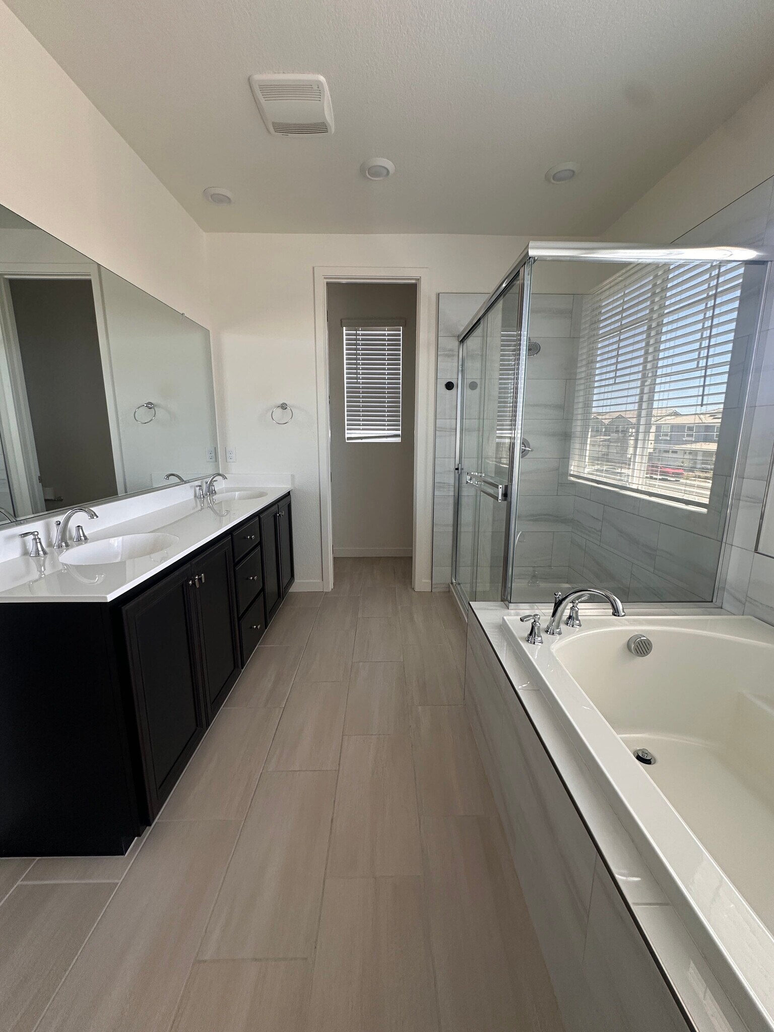 Building Photo - 2476 Laramie Cir