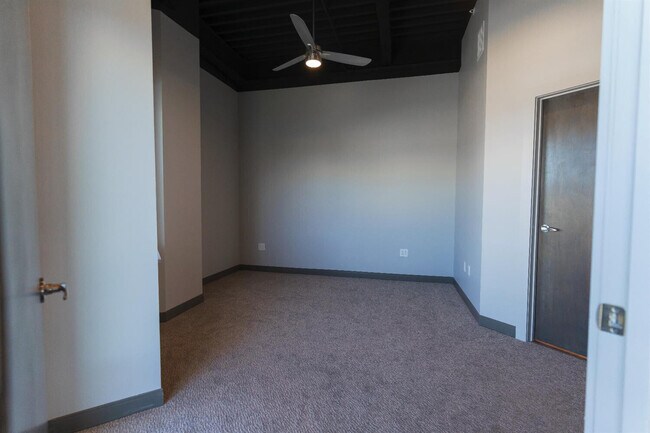 Building Photo - 576 E Third St