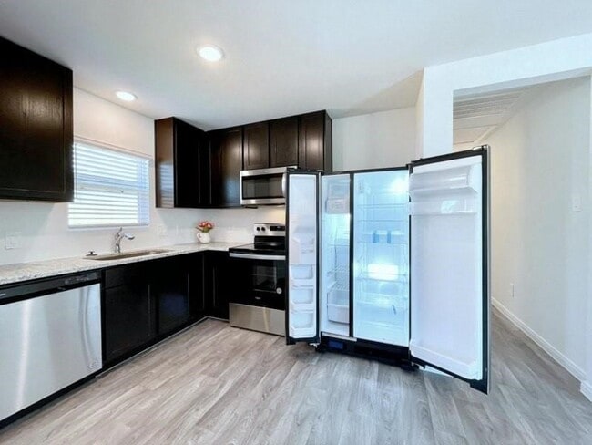 Building Photo - 13010 Sorrento Bay Dr