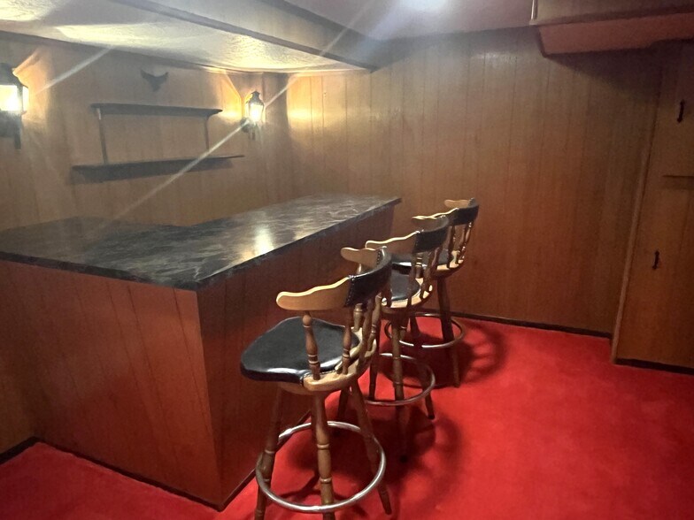 Building Photo - 935 Marshall Dr