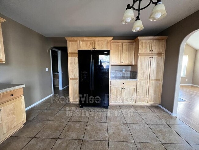 Building Photo - 1312 NE Tucson Way