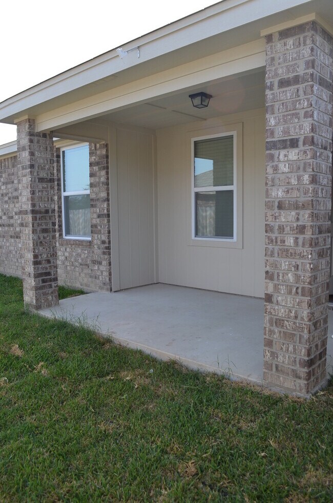 Building Photo - 1800Tru