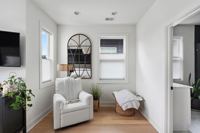 Building Photo - Stylish East Nashville Home with Open Layo...