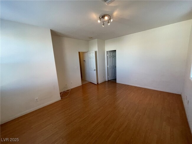 Building Photo - 31 Hudson Canyon St