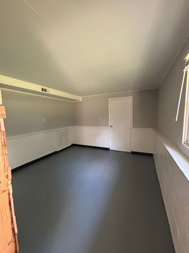 Building Photo - 3 BR 1.5 BA split-level with attached 1 ca...