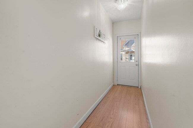 Building Photo - 25 Salem St