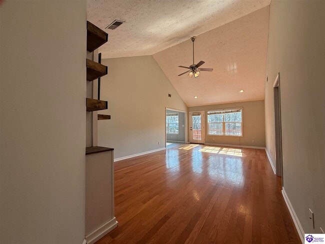 Building Photo - 115 Twin Oaks Dr