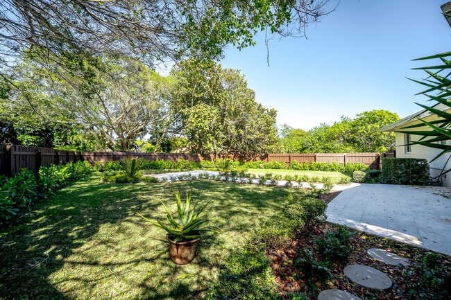 Building Photo - 323 Spanish River Blvd